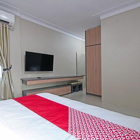 Oyo 91681 Raysa Homestay Pekanbaru Exterior photo