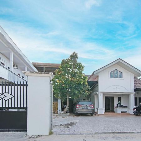 Oyo 91681 Raysa Homestay Pekanbaru Exterior photo