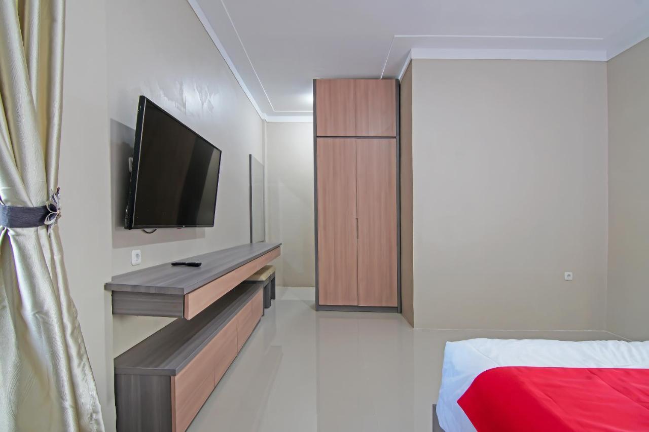 Oyo 91681 Raysa Homestay Pekanbaru Exterior photo